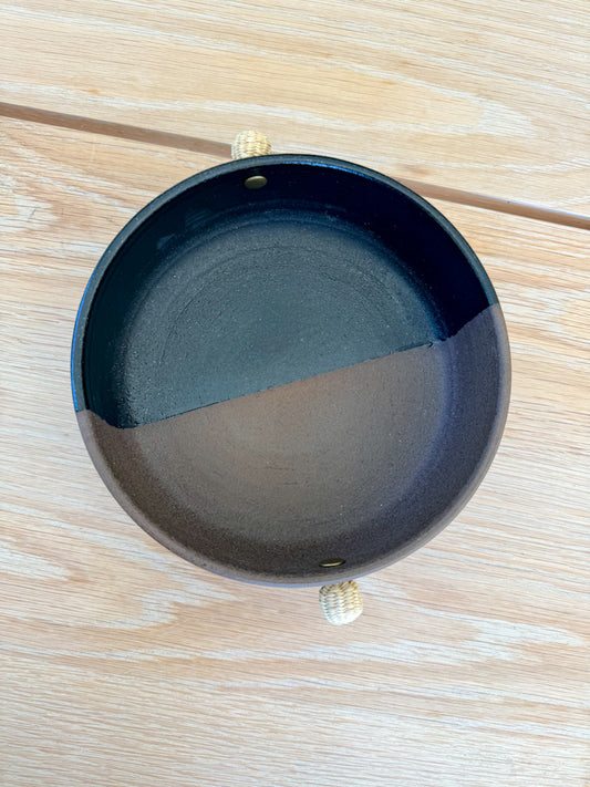 Bicolor Clay Bowl with Iraca Accents