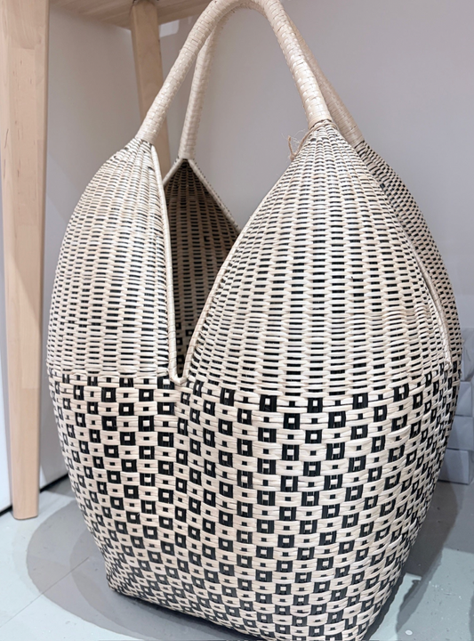 Paja Tetera Tote Basket known as White with Black Checkered