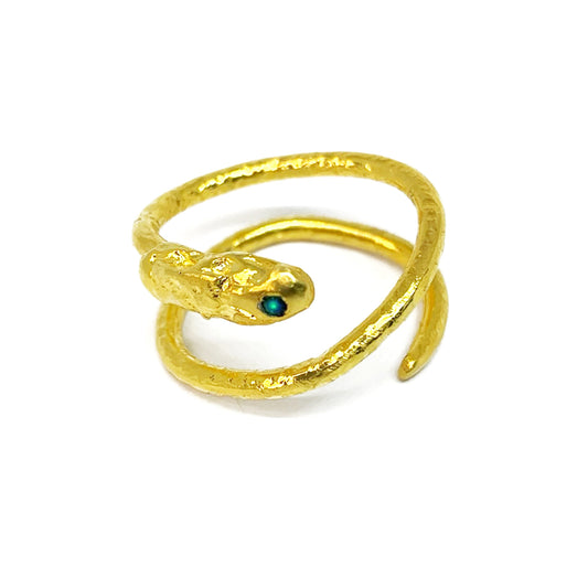 Our pieces are handmade in precious metals, precious stones, and other gems. DETAIL OF OUR PRECIOUS METALS Vermeil 24K: Piece made in Silver (Ag) 925 with a 24-karat gold electroplating DETAIL OF OUR GEMS Emerald Ruby Sapphire Multisize ring from 6 to 8 *The artisanal technique of amorphous jewelry makes each piece unique, which is part of the magic of owning a totally original jewel.