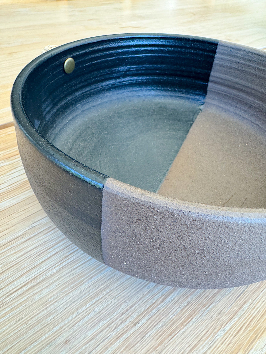 Bicolor Clay Bowl with Iraca Accents 