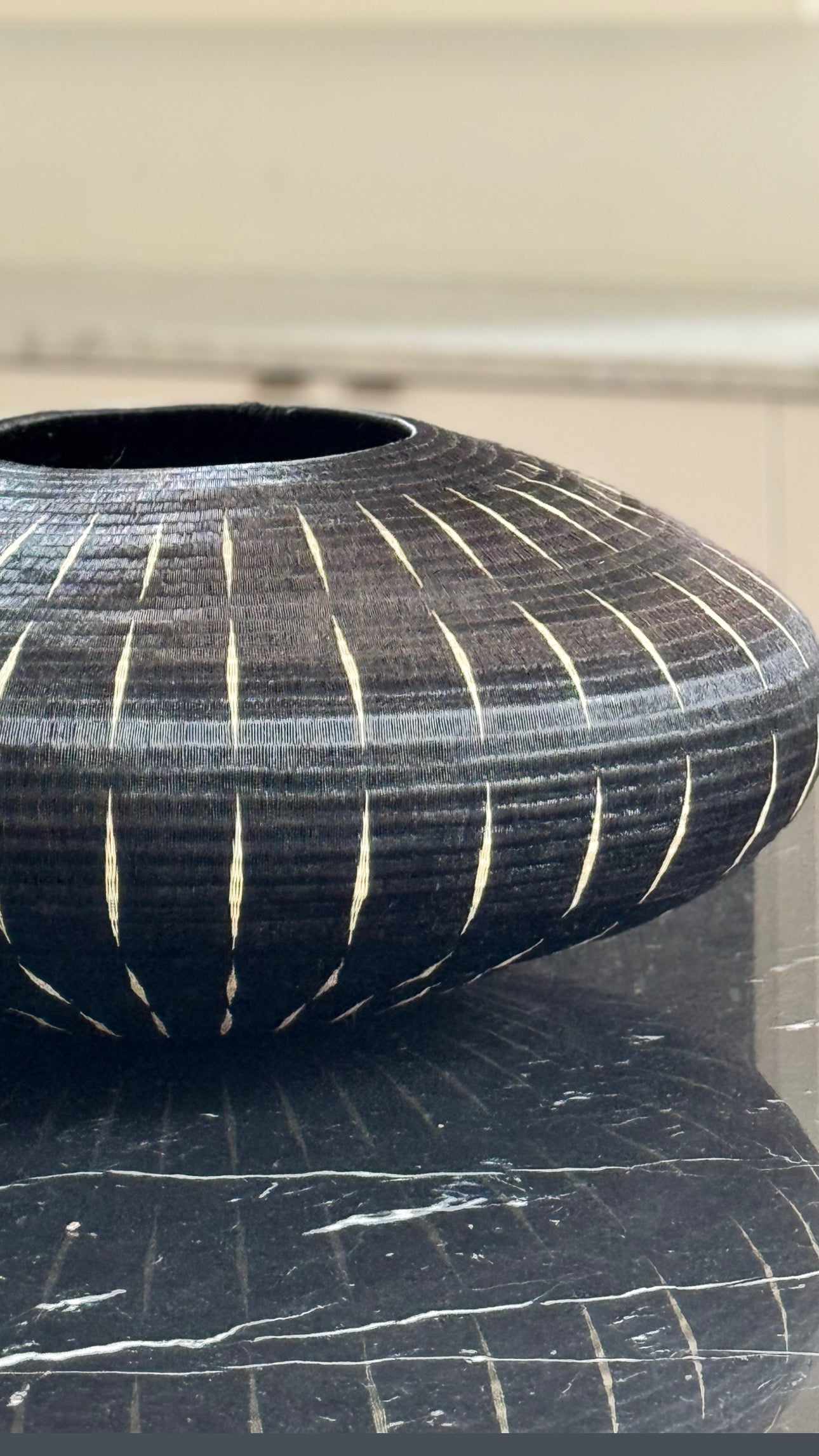 Werregue Large Black Wide Oval Lagrimas Masterpiece