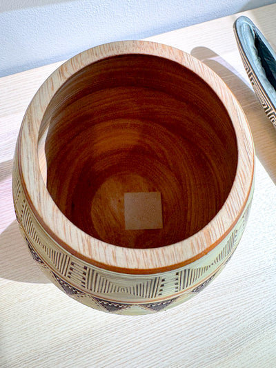 Tamo Vase in Pine Wood