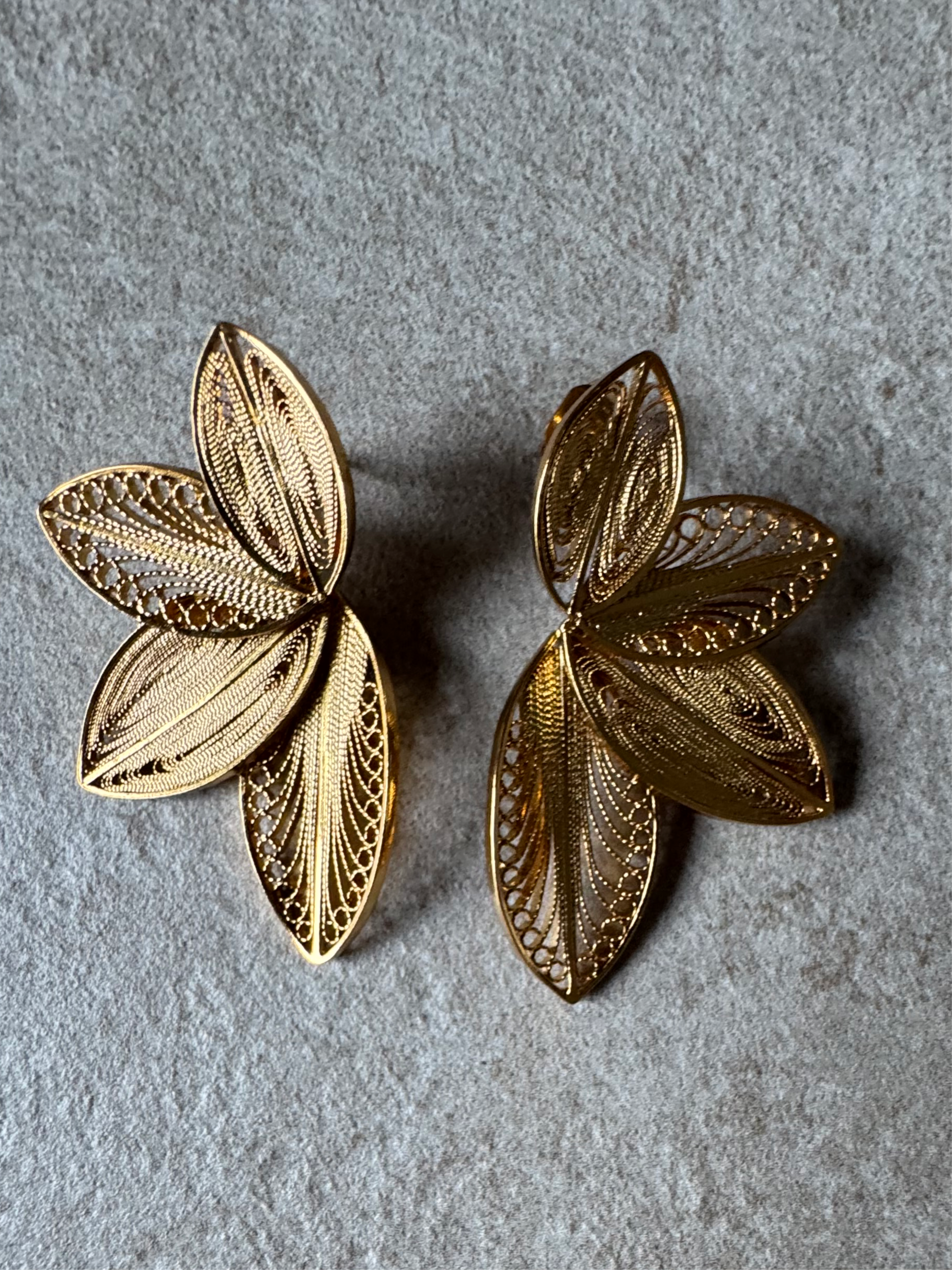 Filigree Spin Anis Flower Earrings 