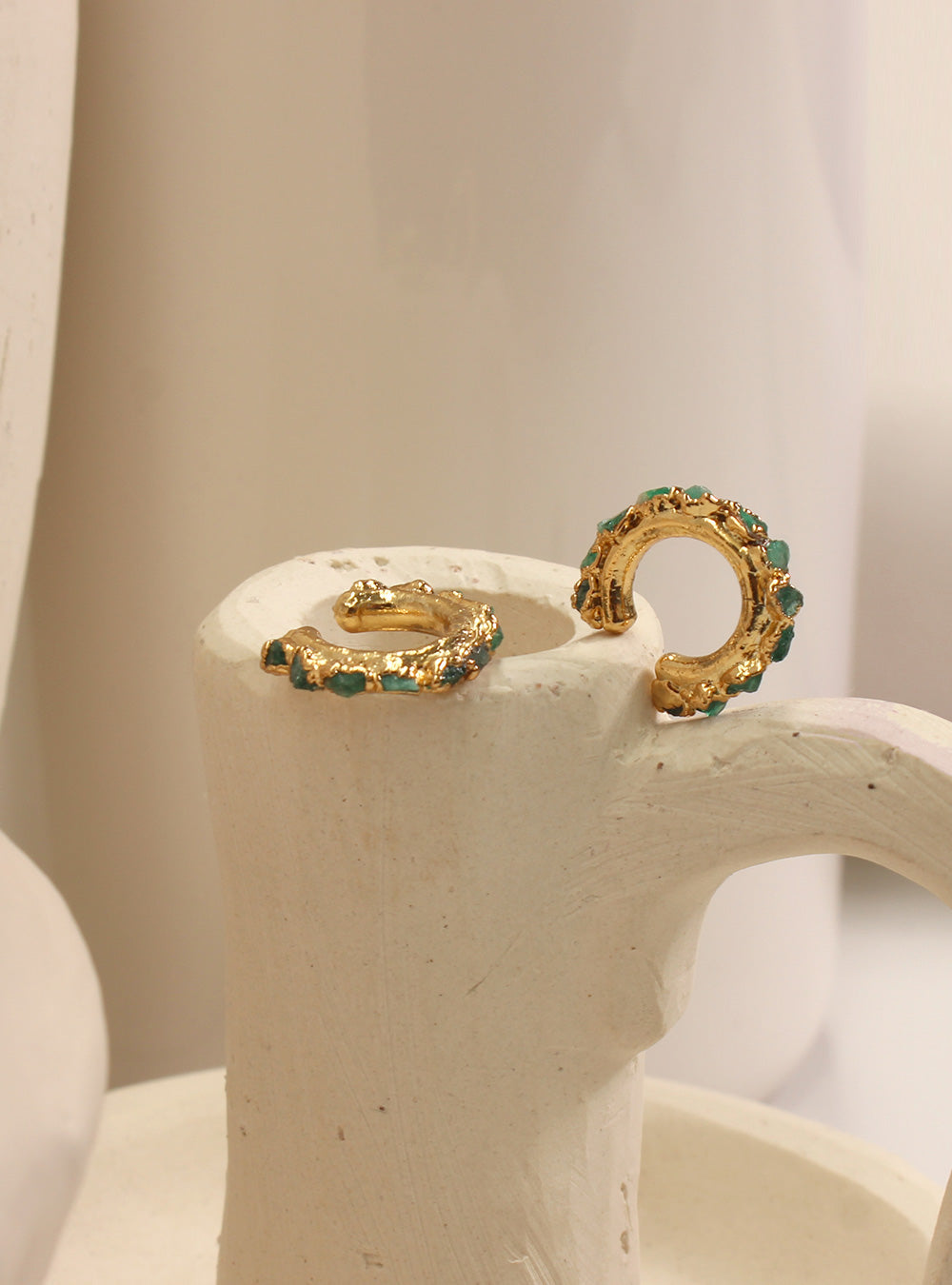 1032 Earcuff by Fenomena gold plated and raw emeralds 