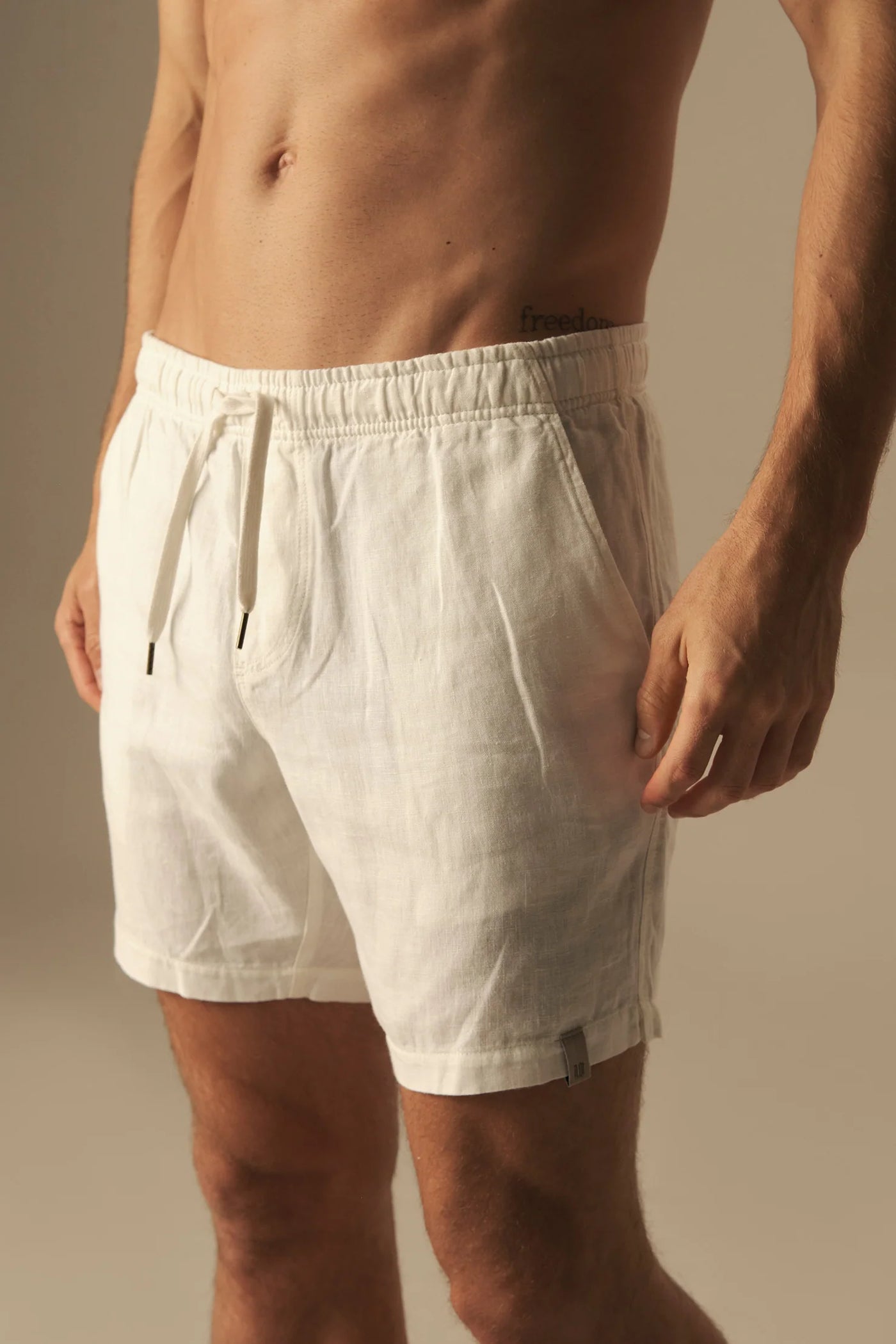Linen costa slim fit shorts White by Ilot