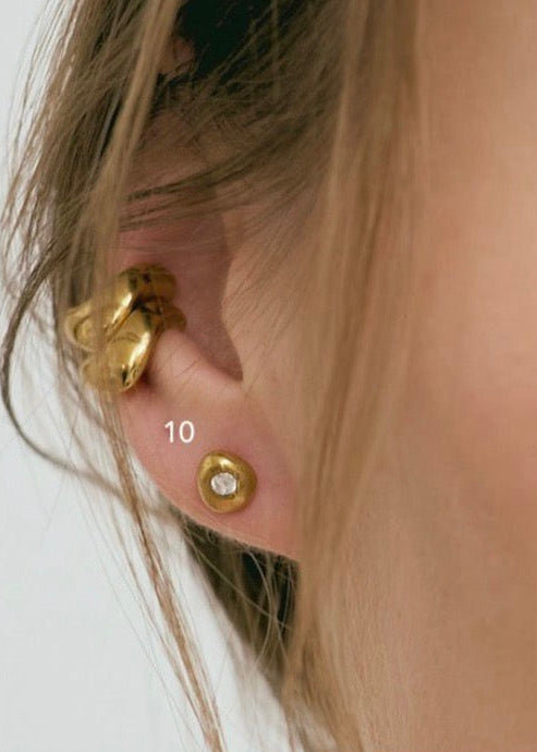 Round studs with zirconia  in gold and silver by Eugenia Ospina