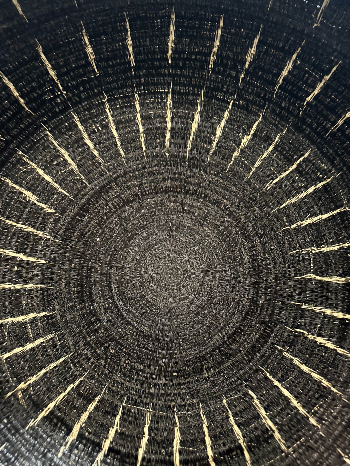 Werregue Large Black Wide Oval Lagrimas Masterpiece