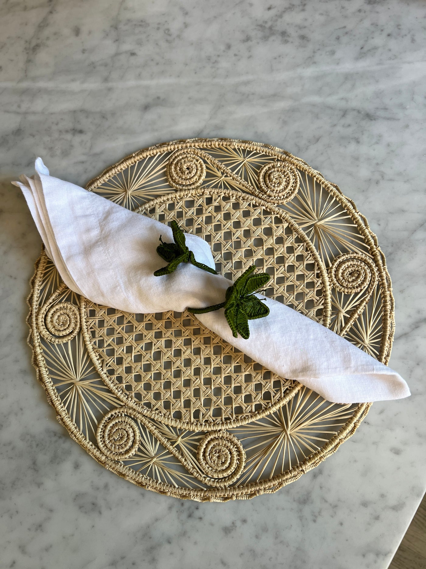 Usiacurí Caracol Placemats with Curved Edge
