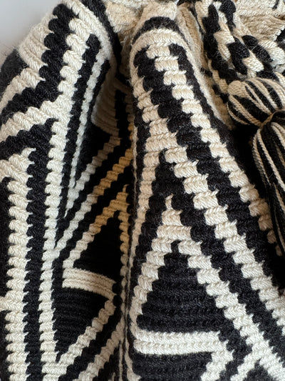 Mochila Wayuu Back Pack (Black & Natural)