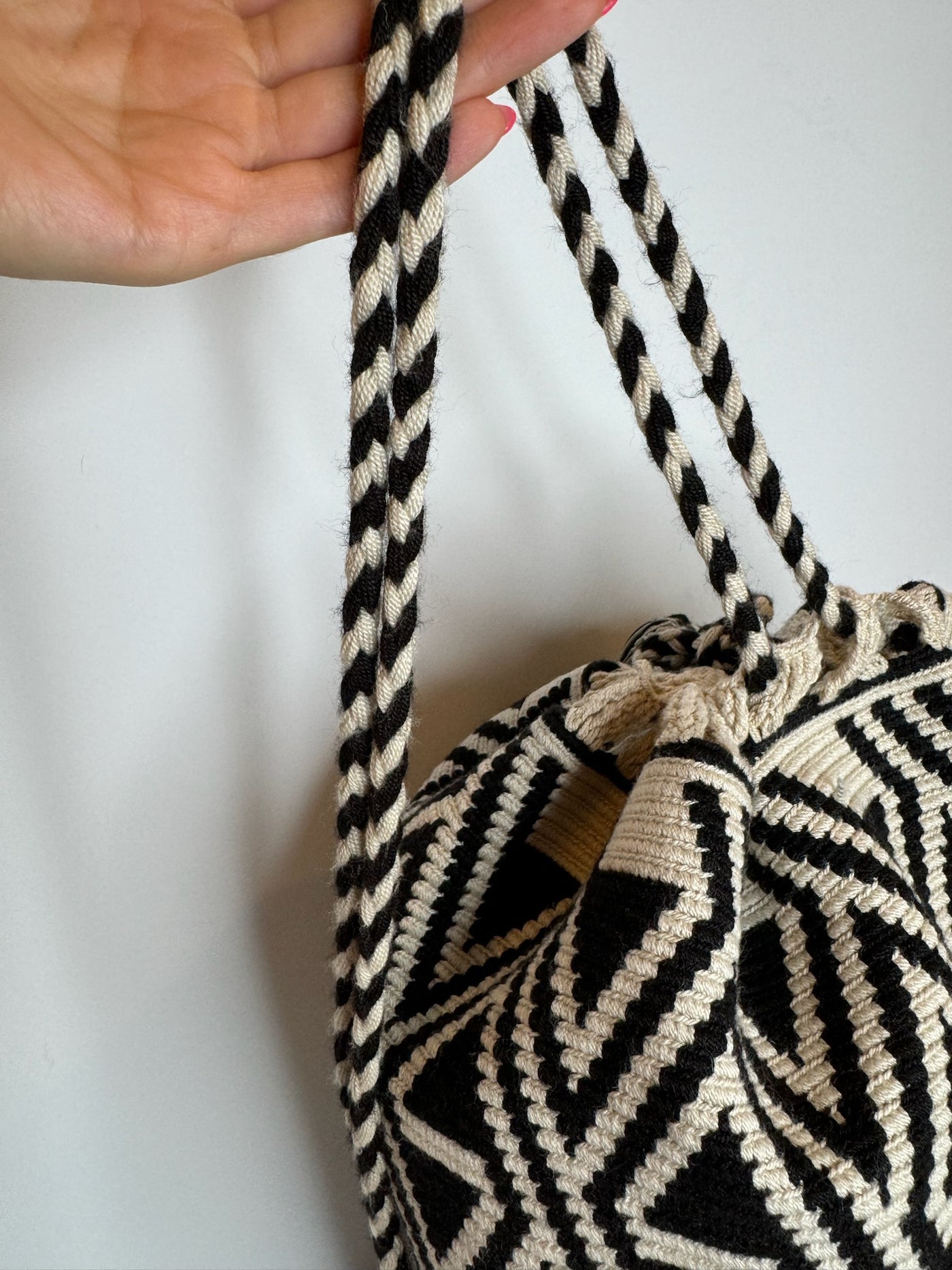 Mochila Wayuu Back Pack (Black & Natural)