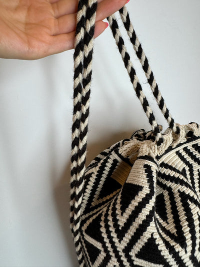 Mochila Wayuu Back Pack (Black & Natural)