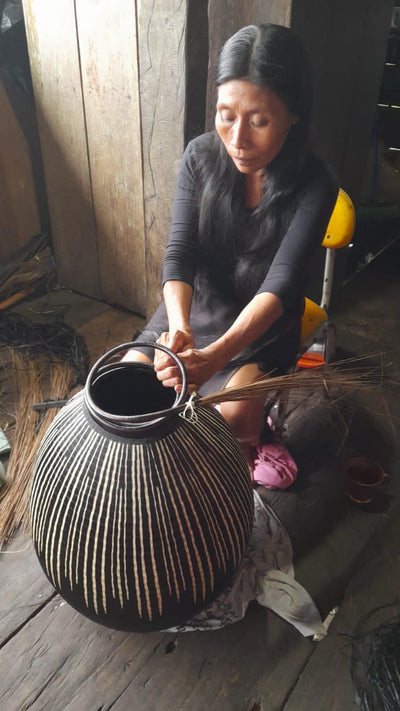 Werregue Large Black Wide Oval Lagrimas Masterpiece