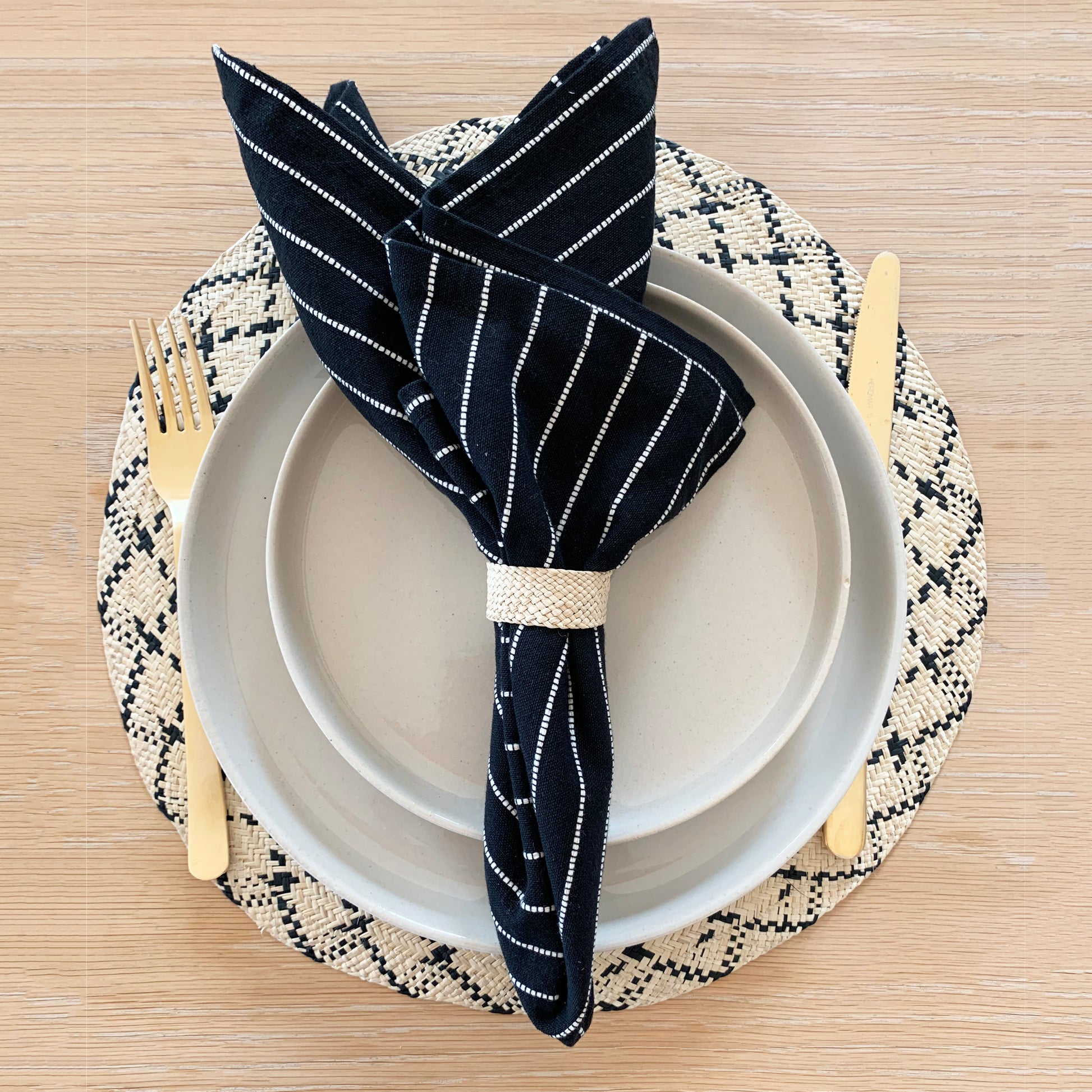 Sandona Large Iraca Napkin Rings (Set of 6)