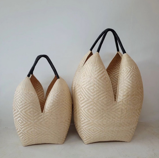 Paja Tetera Tote Basket known as Cuatro Tetas in Natural with Black Handles