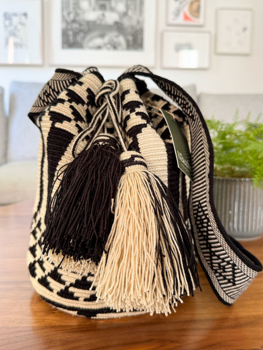 Hand Woven Wayuu Mochila Medium - Black Natural 002