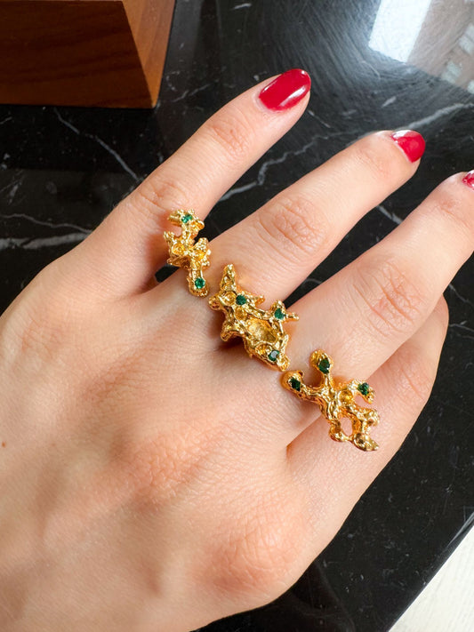 Our pieces are handmade in precious metals, precious stones, and other gems.  DETAIL OF OUR PRECIOUS METALS  Vermeil 24K: Piece made in Silver (Ag) 925 with a 24-karat gold electroplating Silver 925 (Ag): Piece composed of 92.5% Silver DETAIL OF OUR GEMS  Zircon 1.5 mm  *The artisanal technique of amorphous jewelry makes each piece unique, which is part of the magic of owning a totally original jewel.